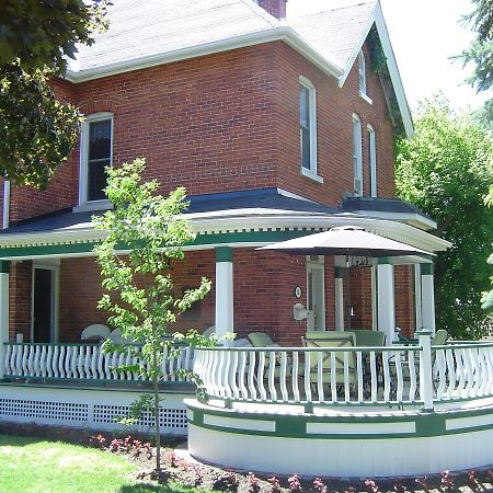 Clydesdale House Bed and Breakfast Barrie Εξωτερικό φωτογραφία