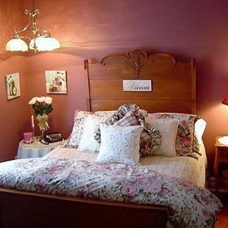 Clydesdale House Bed and Breakfast Barrie Εξωτερικό φωτογραφία